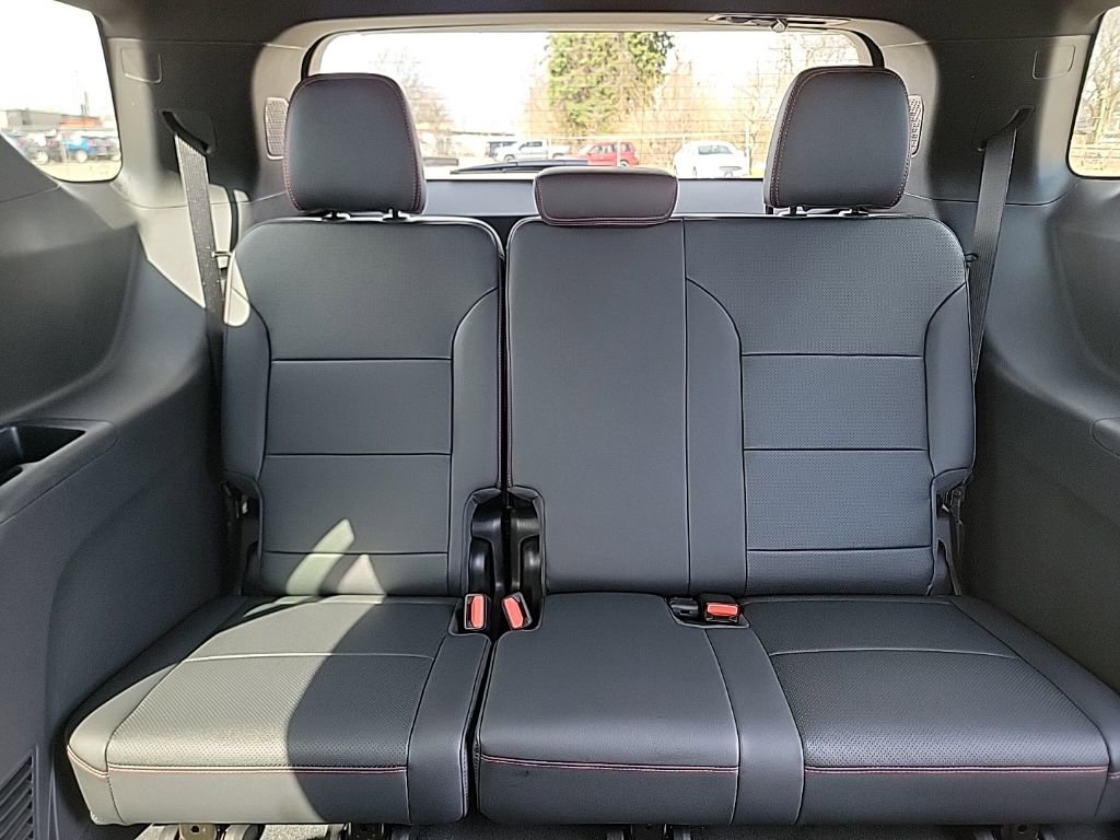 New 2026 Chevrolet Traverse Z71 w/ LPO, Floor Liner Package AWD/4WD image 13