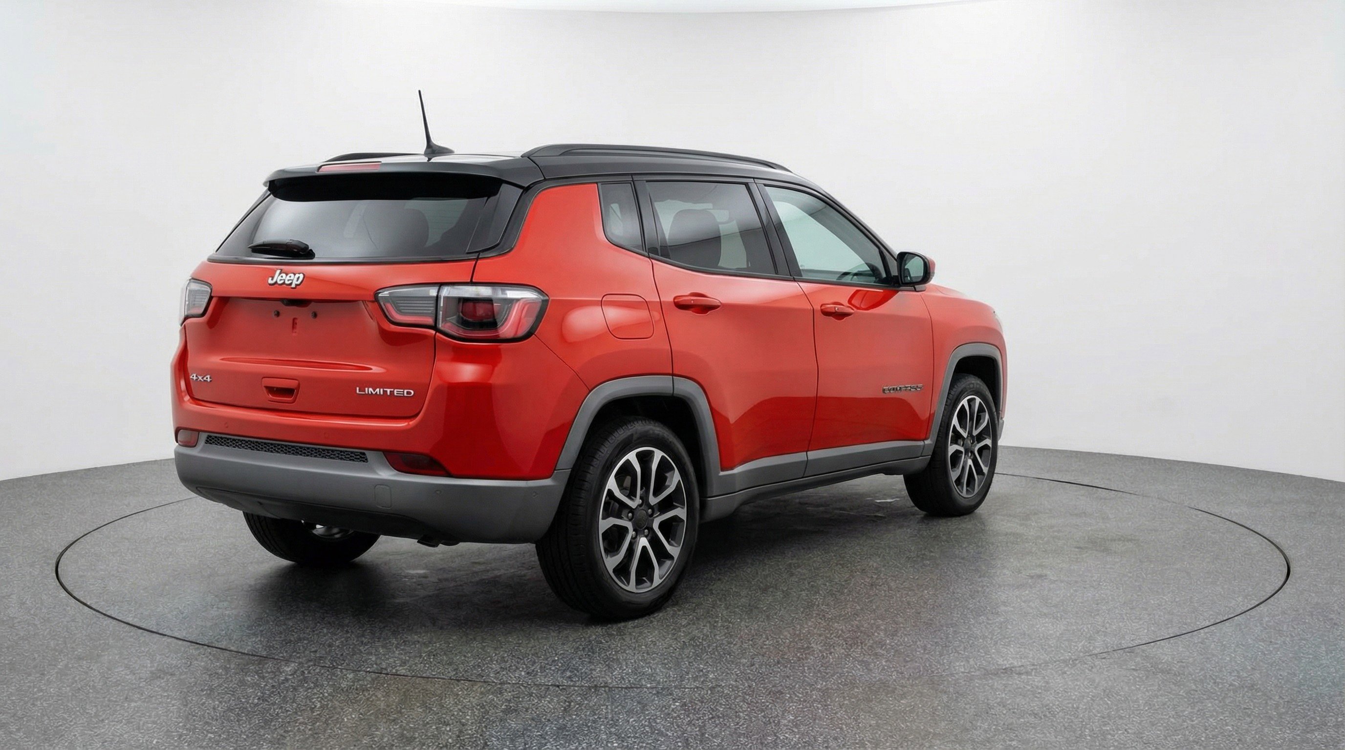 Used 2025 Jeep Compass Trailhawk image 9