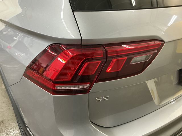 Used 2022 Volkswagen Tiguan SE R-Line image 29