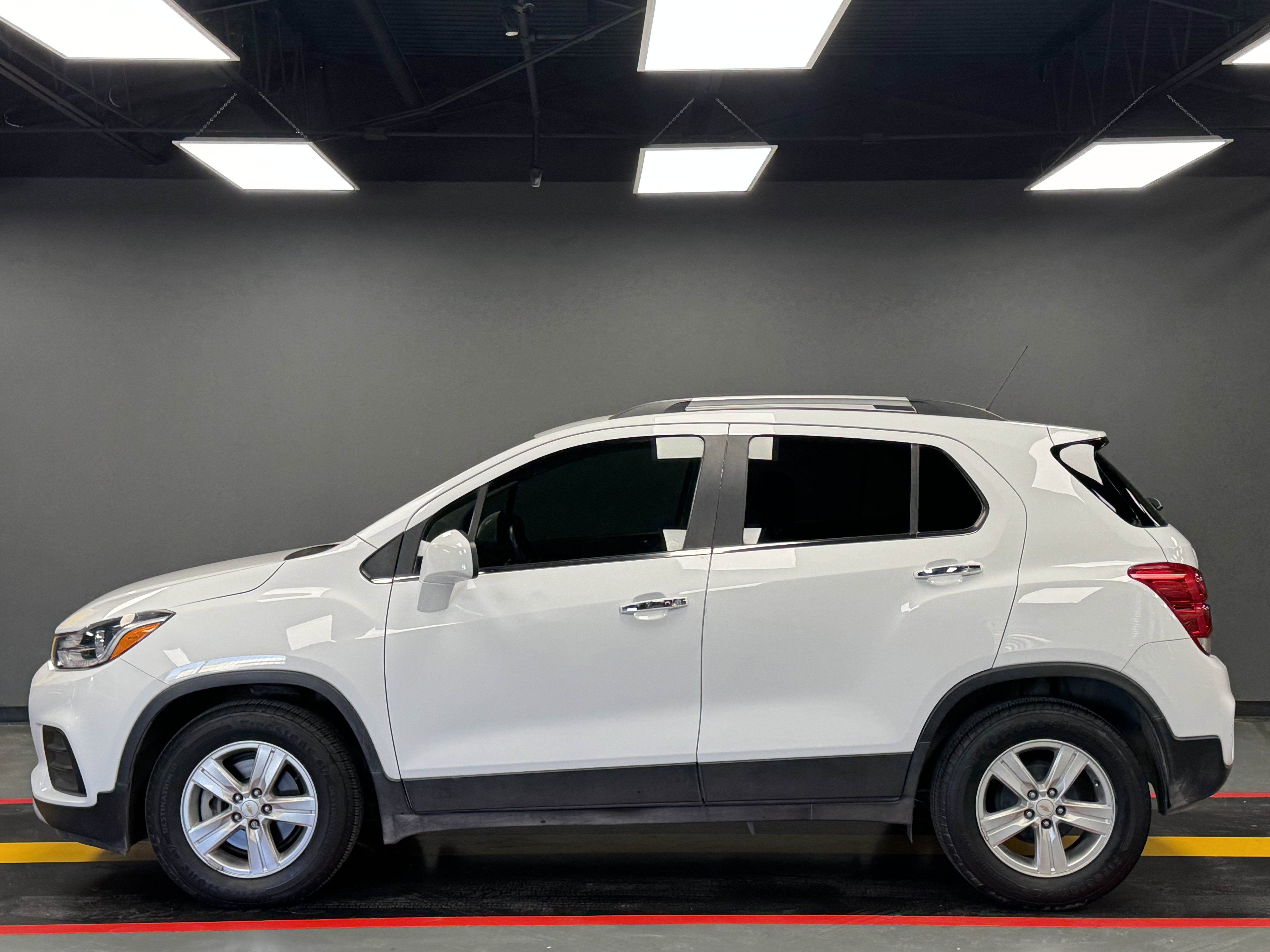 Used 2020 Chevrolet Trax LT w/ Driver Confidence Package FWD image 3