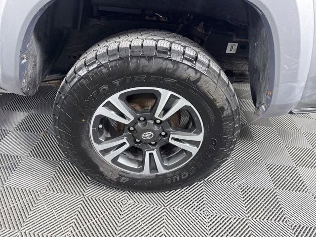Used 2019 Toyota Tacoma TRD Sport image 11