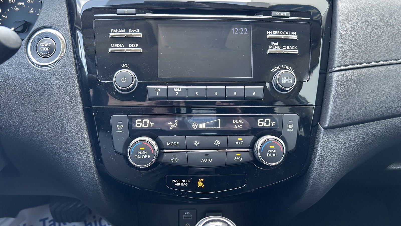 Used 2017 Nissan Rogue SV image 31