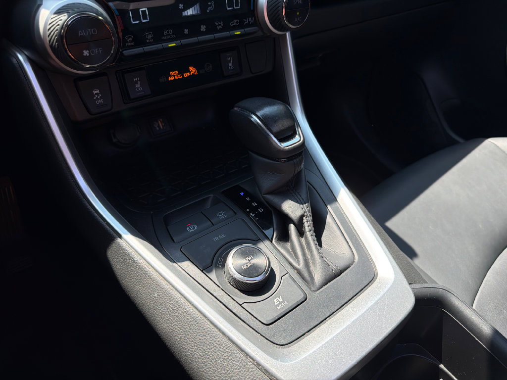 Used 2023 Toyota RAV4 XLE Premium AWD/4WD image 34
