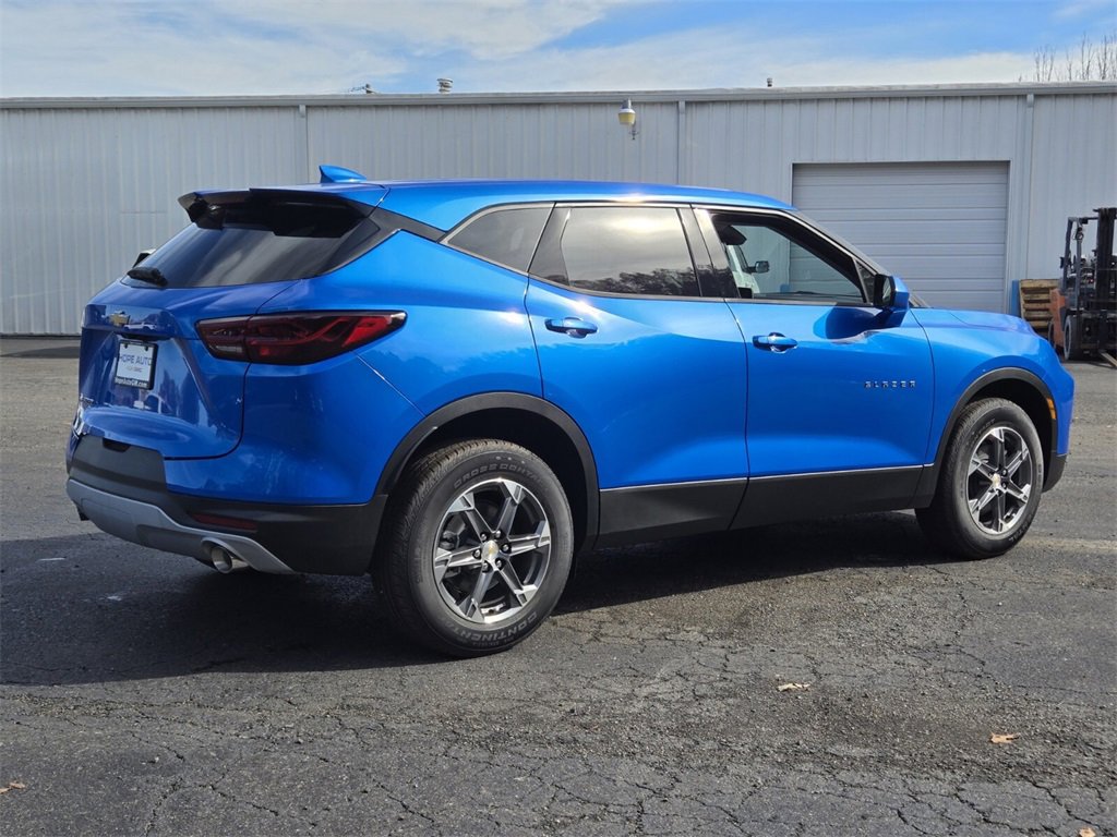 New 2025 Chevrolet Blazer LT image 4