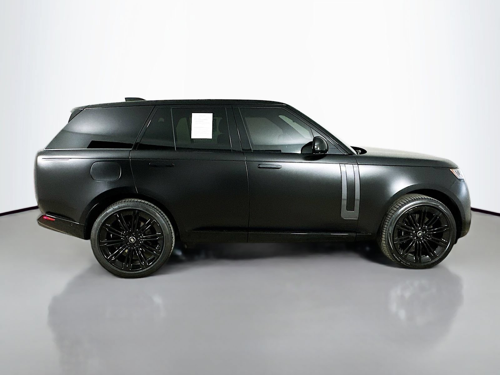 Used 2025 Land Rover Range Rover SE AWD/4WD image 4