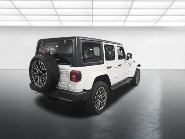Used 2023 Jeep Wrangler Unlimited Sahara w/ Cold Weather Group AWD/4WD image 5