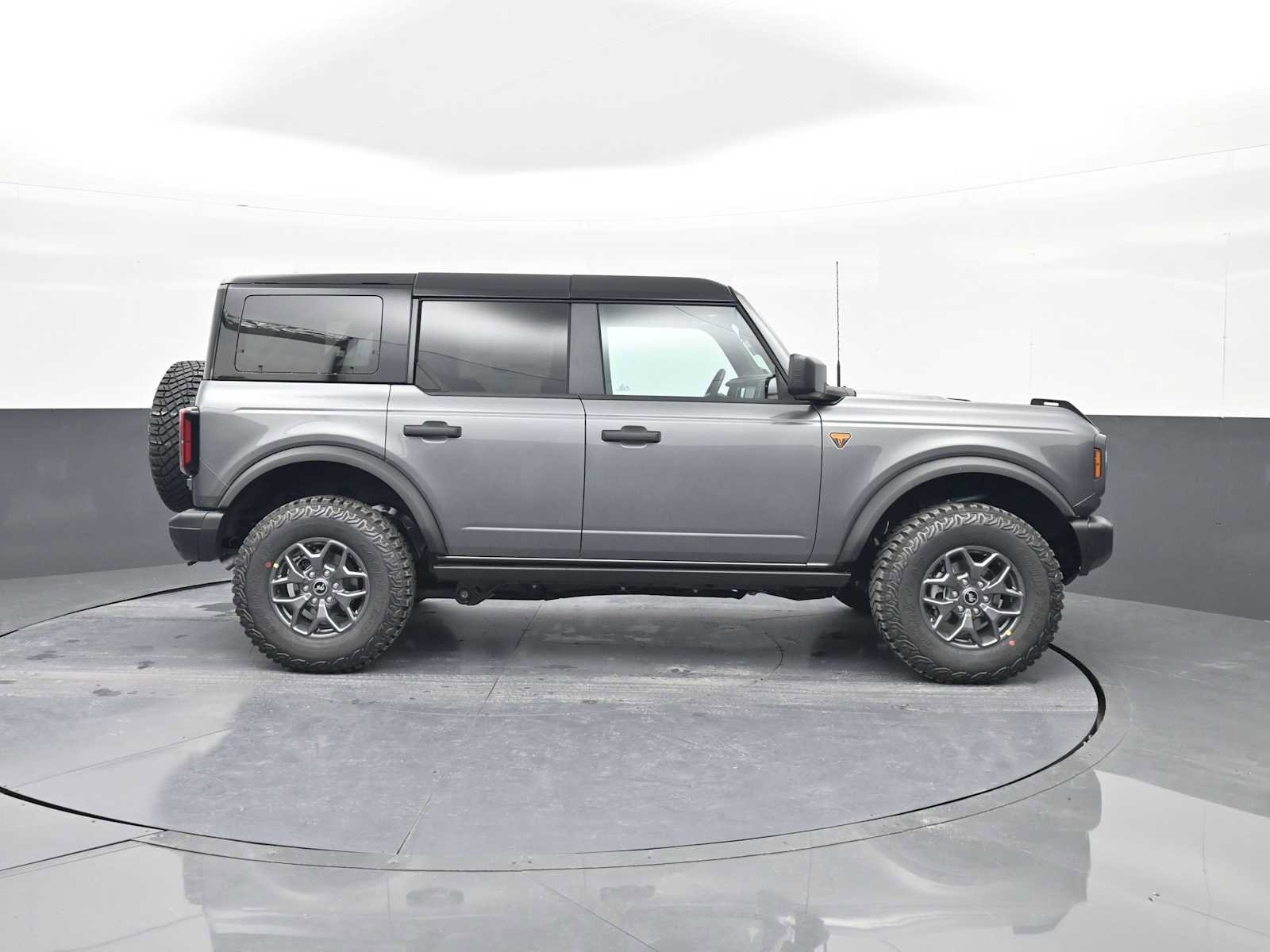 New 2025 Ford Bronco Badlands image 9