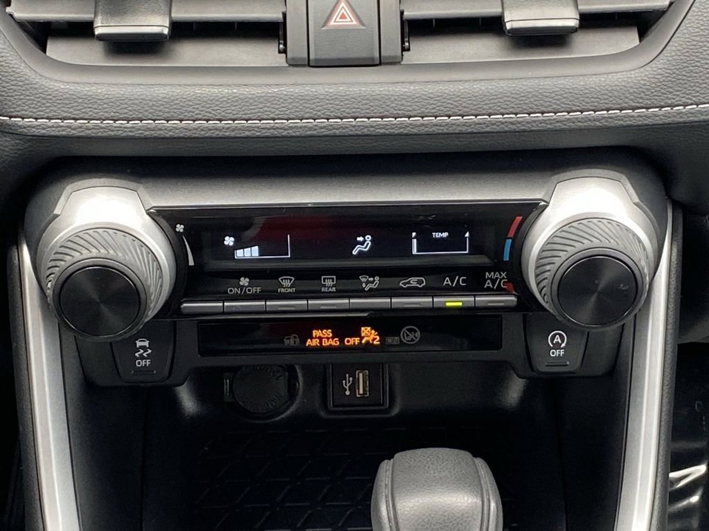 Certified 2025 Toyota RAV4 LE FWD image 32
