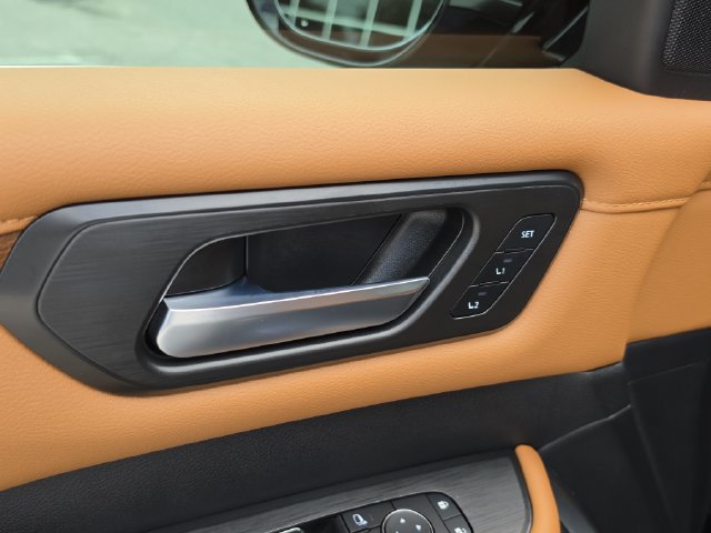 Certified 2025 Nissan Armada Platinum Reserve RWD image 20