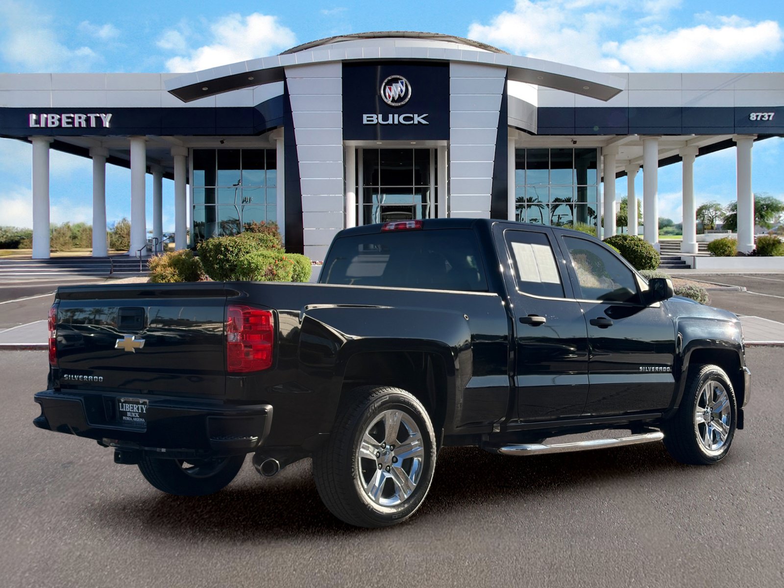 Used 2018 Chevrolet Silverado 1500 Custom w/ Custom Convenience Package RWD image 3
