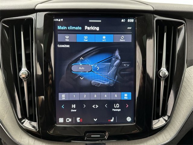 Used 2025 Volvo XC60 B5 Plus image 19