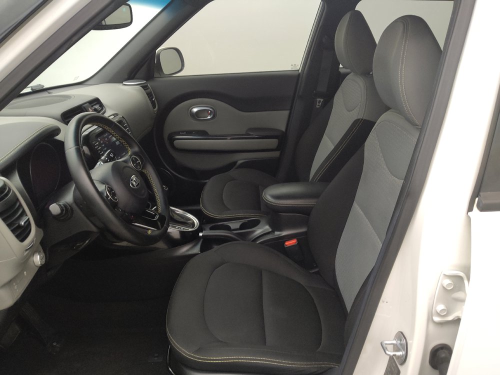 Used 2015 Kia Soul + w/ Audio Package FWD image 17