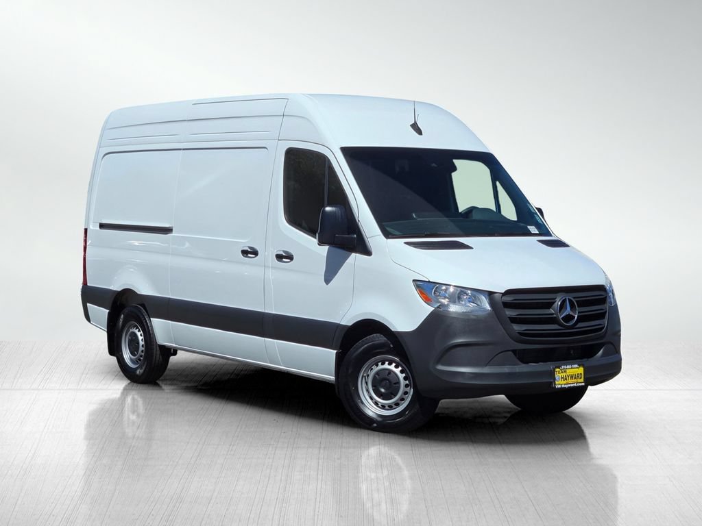 Used 2024 Mercedes-Benz Sprinter 2500 image 2