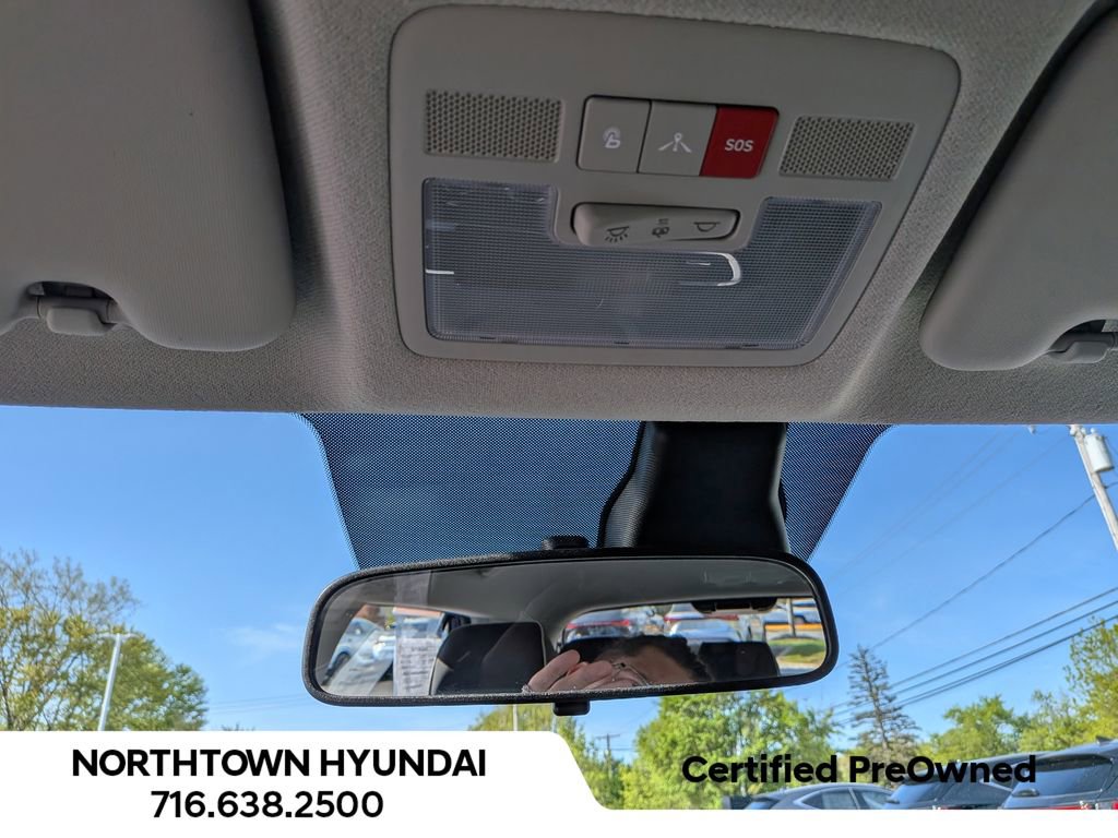 Used 2025 Hyundai Venue Limited FWD image 26