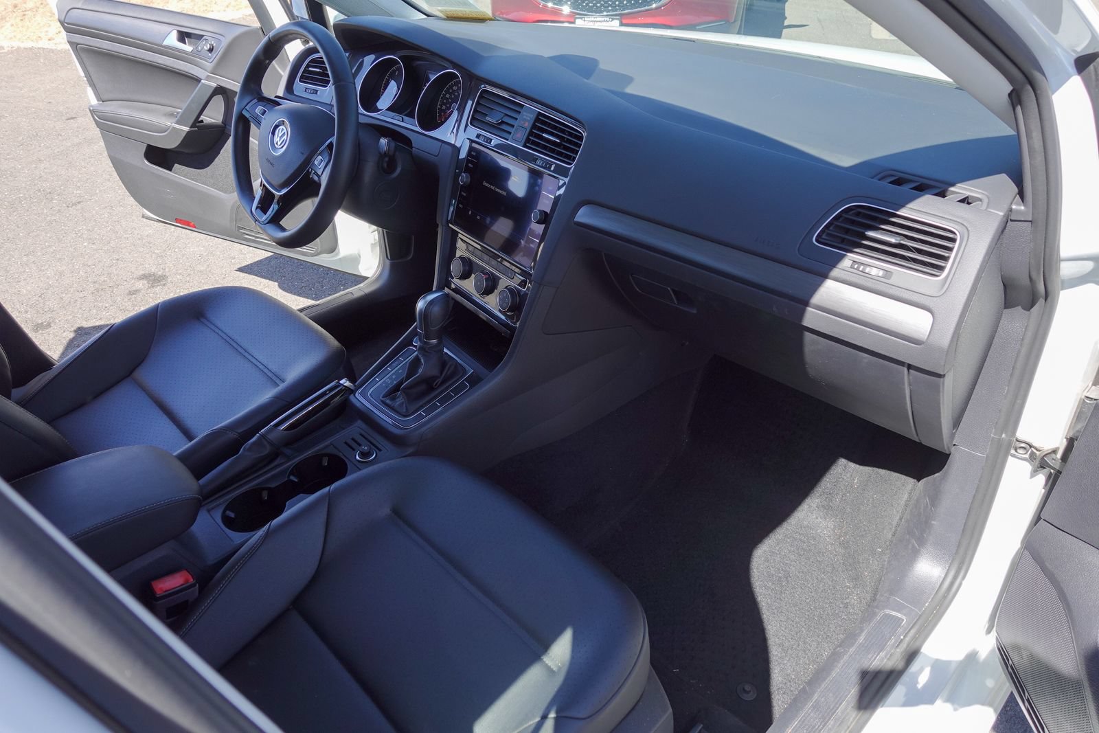 Used 2019 Volkswagen Golf SE FWD image 11