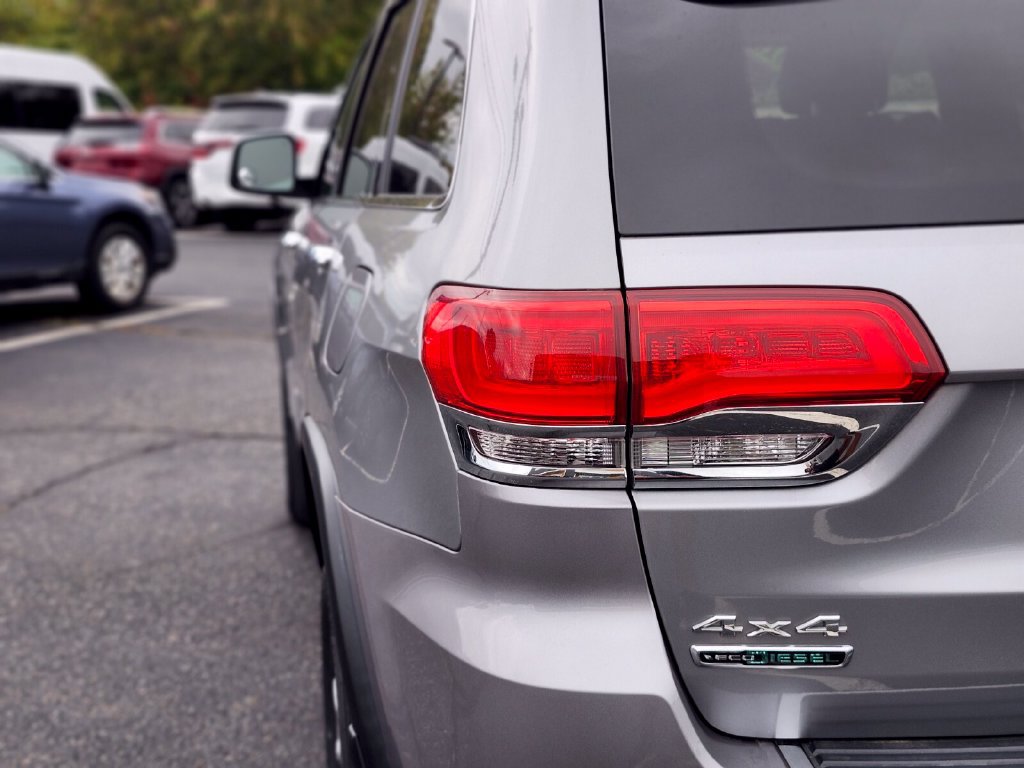 Used 2015 Jeep Grand Cherokee Limited w/ Trailer Tow Group IV AWD/4WD image 9