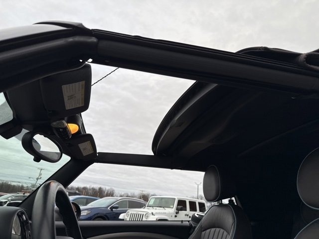 Used 2015 MINI Cooper S image 11