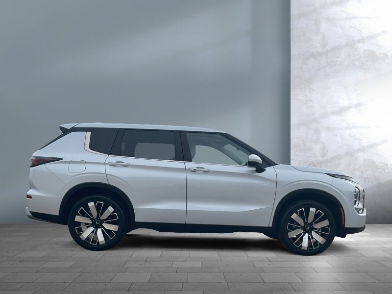 Used 2025 Mitsubishi Outlander SE AWD/4WD image 7