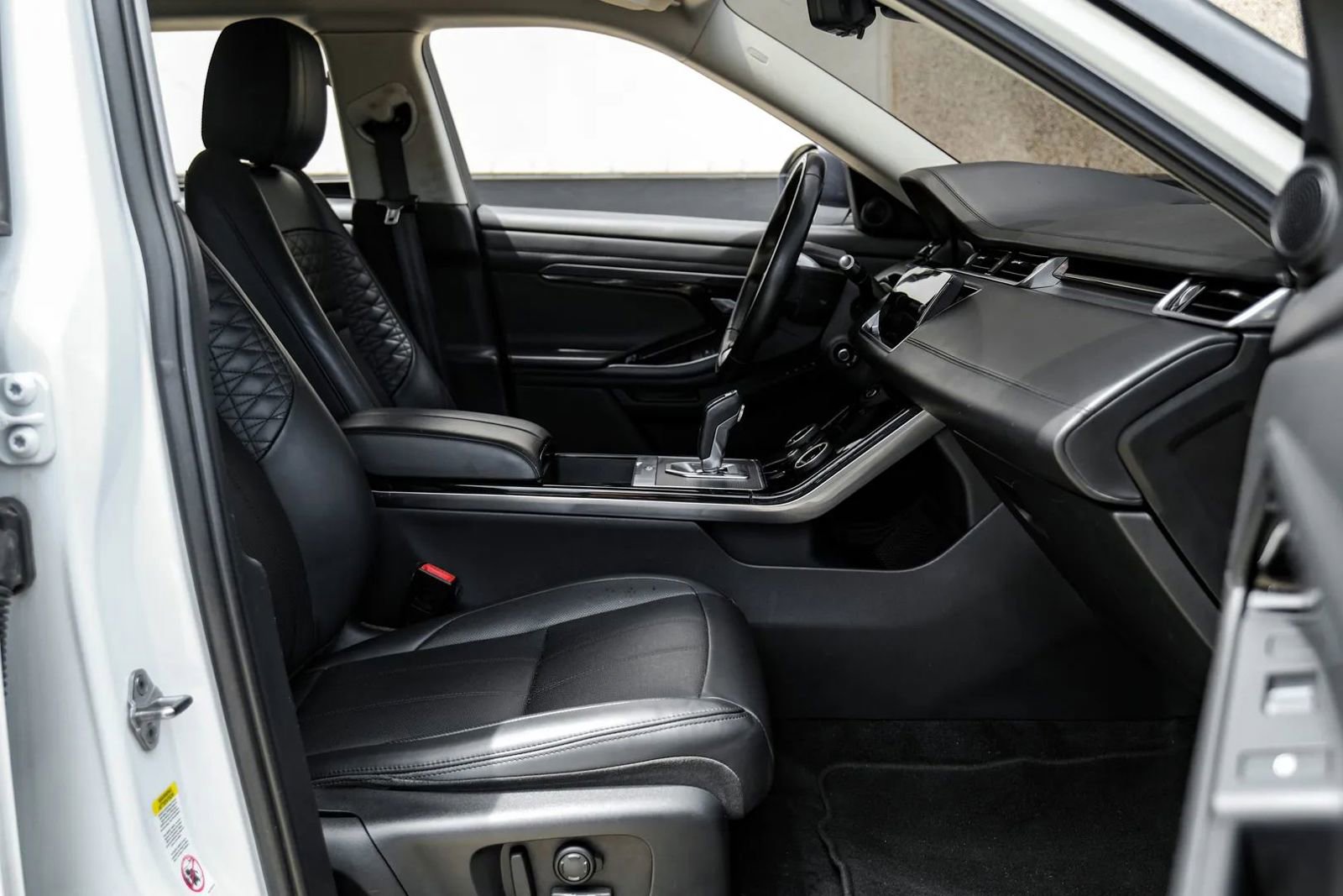 Used 2020 Land Rover Range Rover Evoque SE AWD/4WD image 35