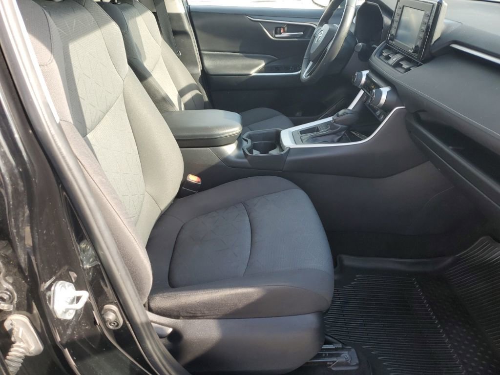 Used 2021 Toyota RAV4 XLE image 32