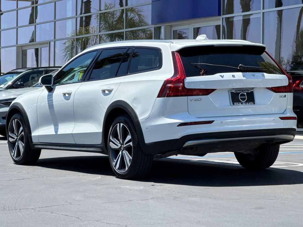 Certified 2025 Volvo V60 B5 Cross Country Plus AWD/4WD image 3