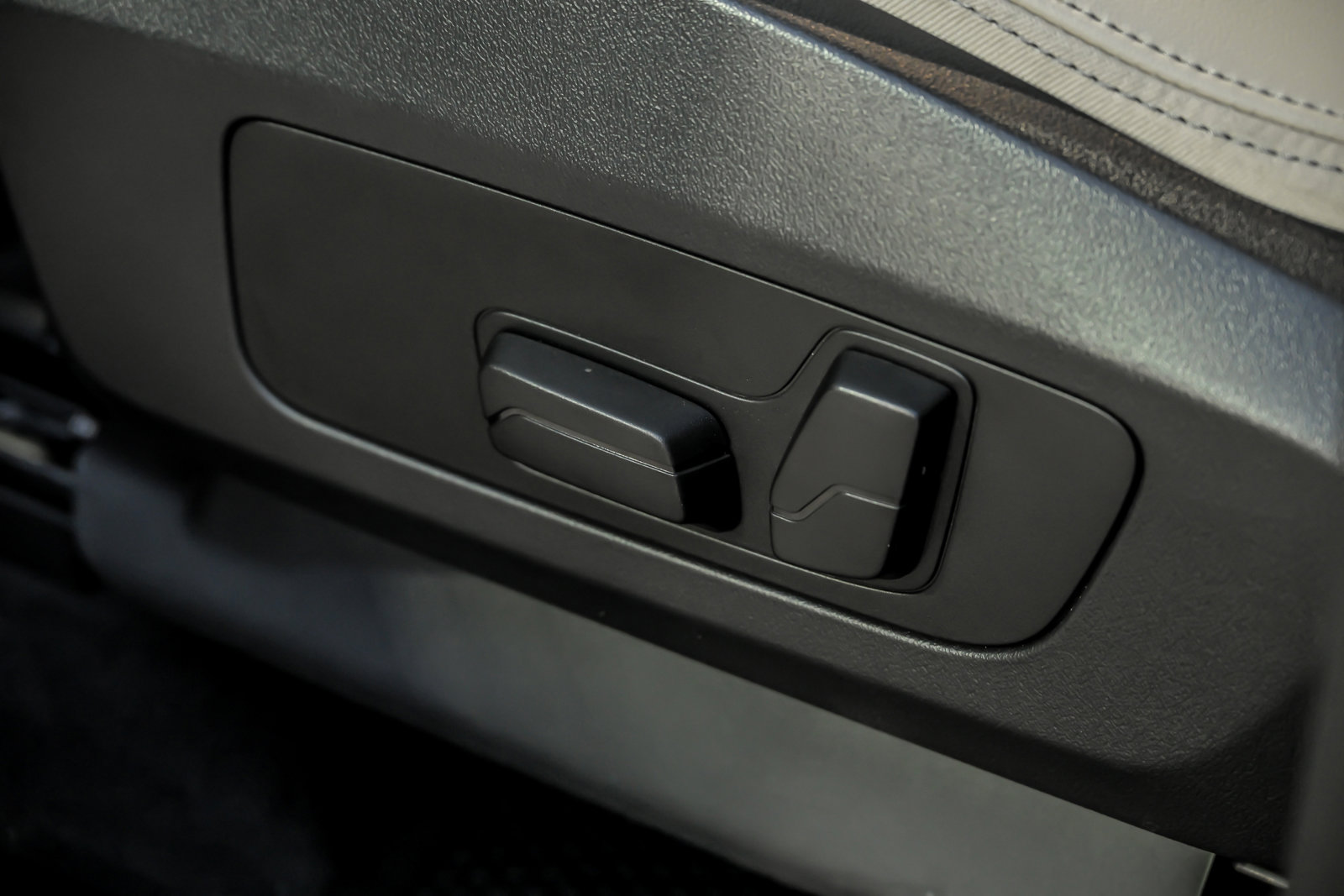 Used 2025 BMW X1 xDrive28i w/ Premium Package image 31