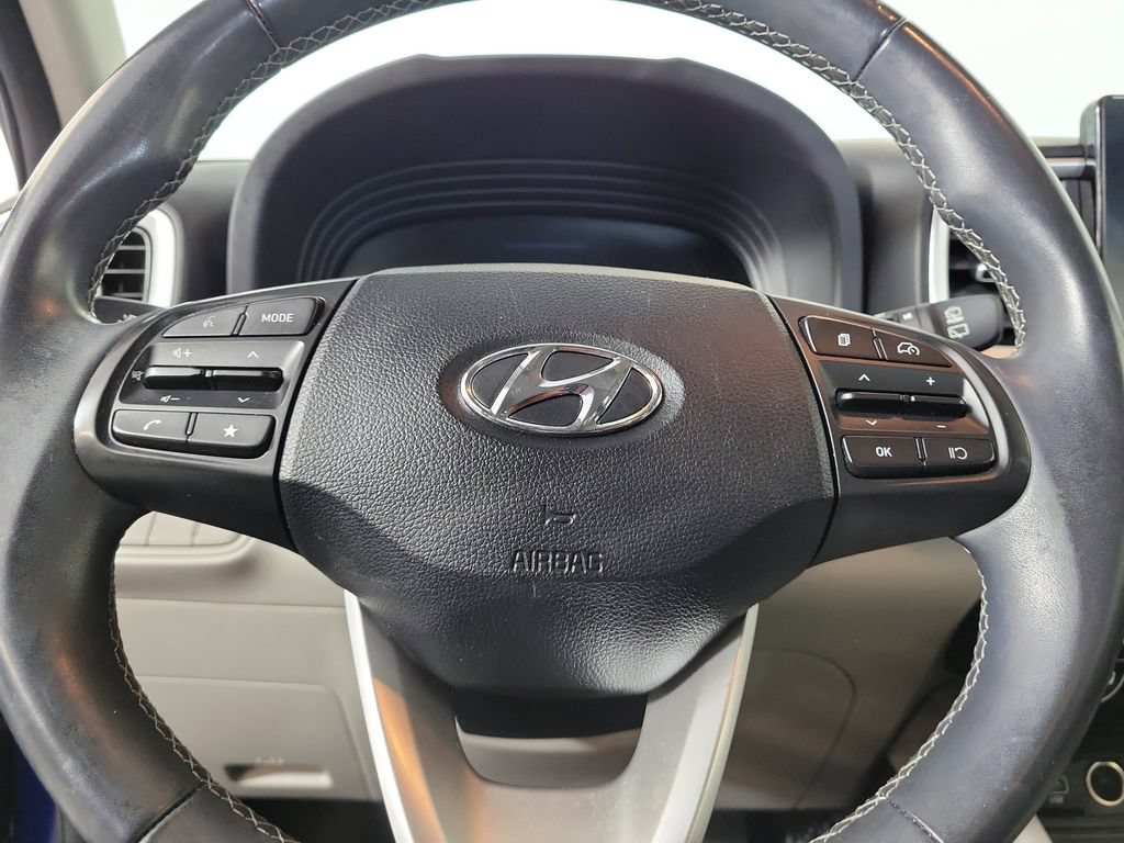 Used 2023 Hyundai Venue SEL FWD image 15