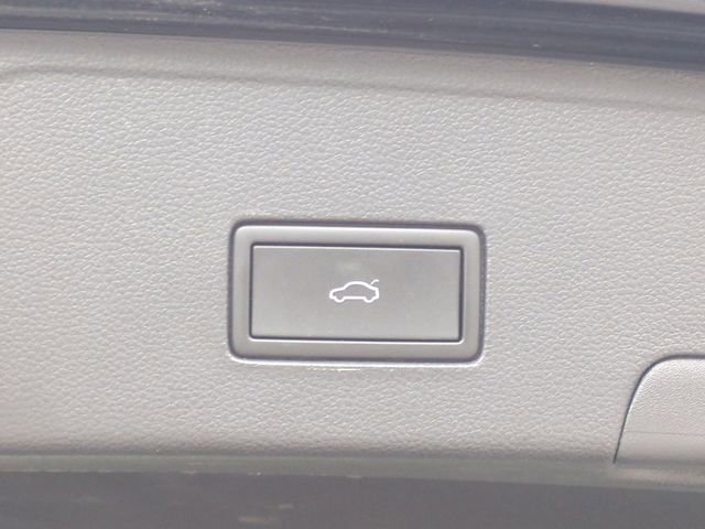 Used 2021 Volkswagen Atlas Cross Sport SE image 16