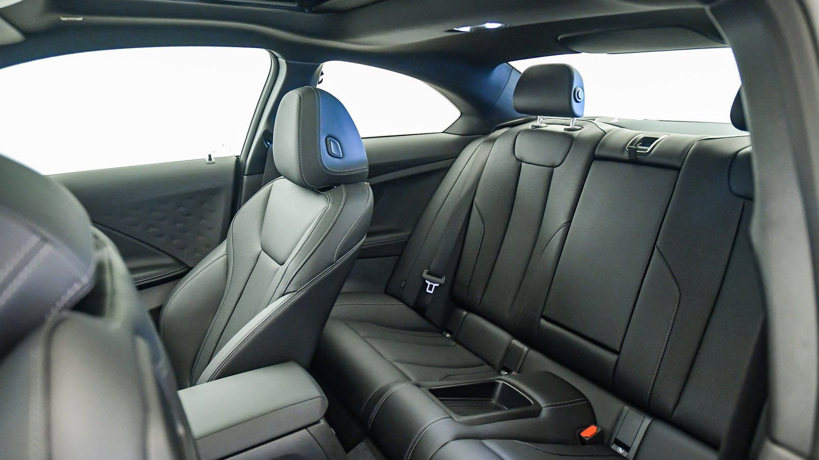 Used 2025 BMW 230i Coupe w/ Convenience Package image 19