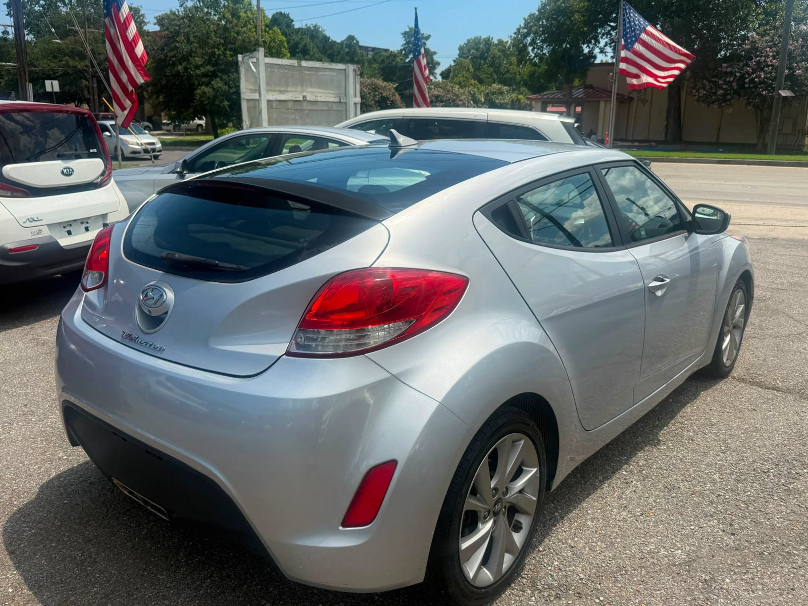Used 2016 Hyundai Veloster FWD image 6