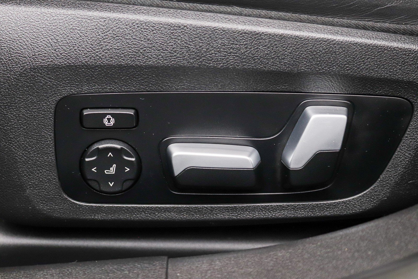 Used 2022 BMW M3 w/ Executive Package RWD image 26