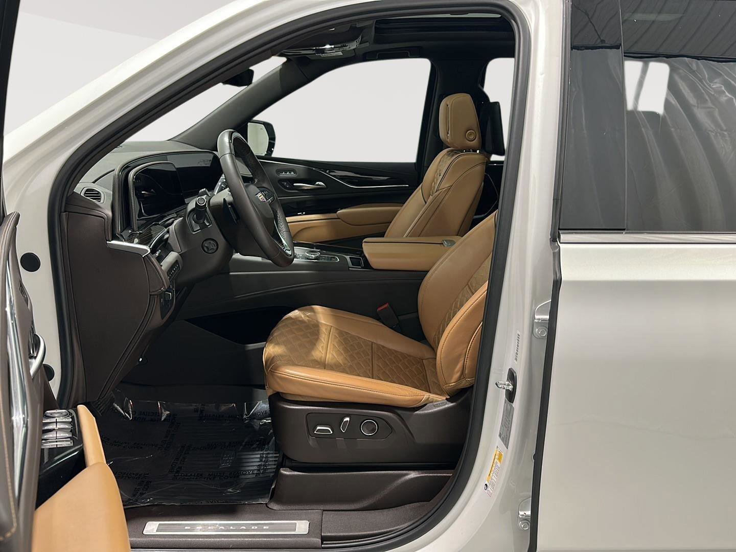 Used 2024 Cadillac Escalade ESV Premium Luxury w/ Performance Package AWD/4WD image 19