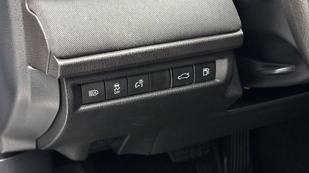 Used 2025 Toyota Camry LE FWD image 19