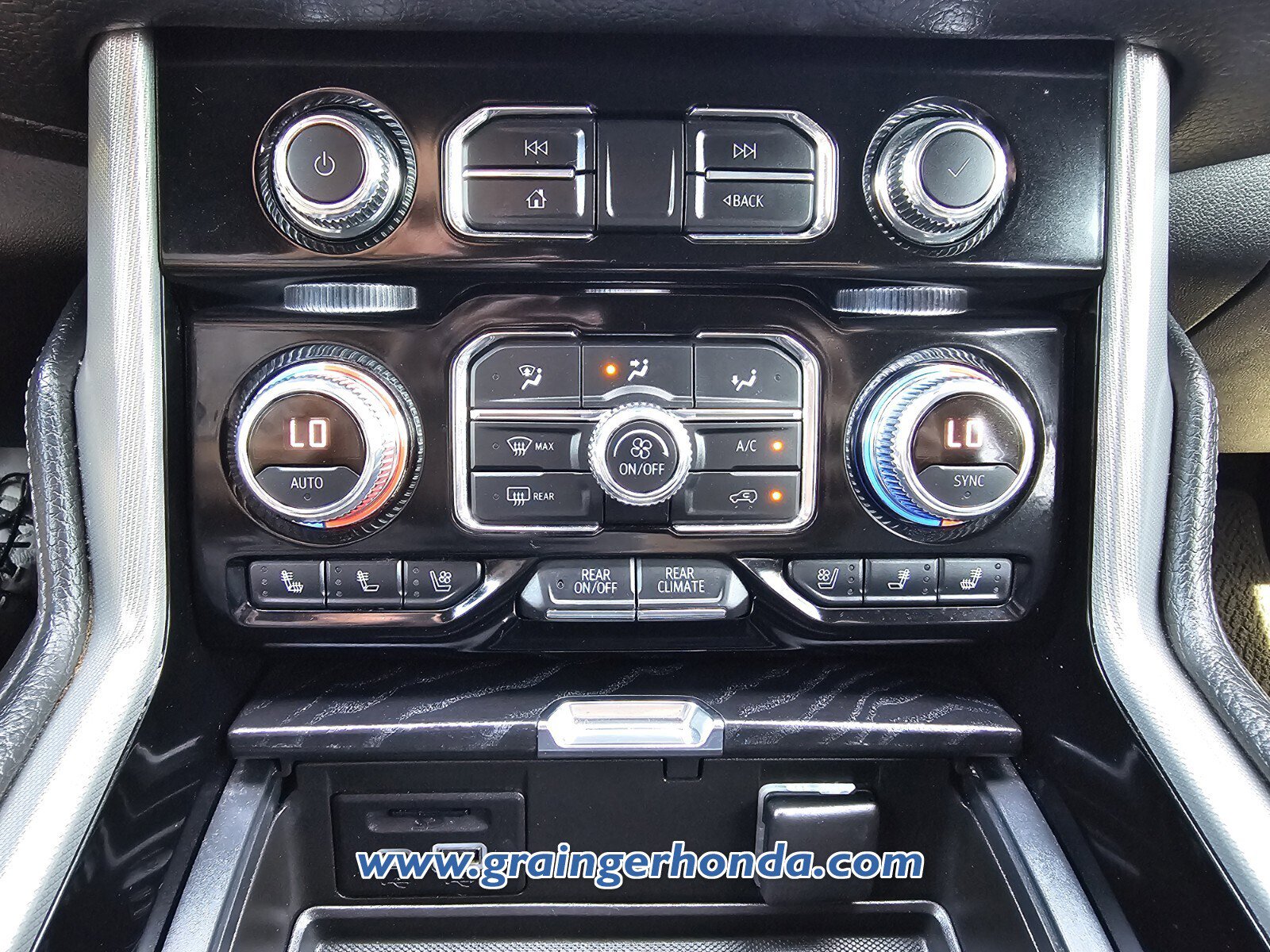 Used 2021 GMC Yukon XL Denali w/ Denali Ultimate Package image 17