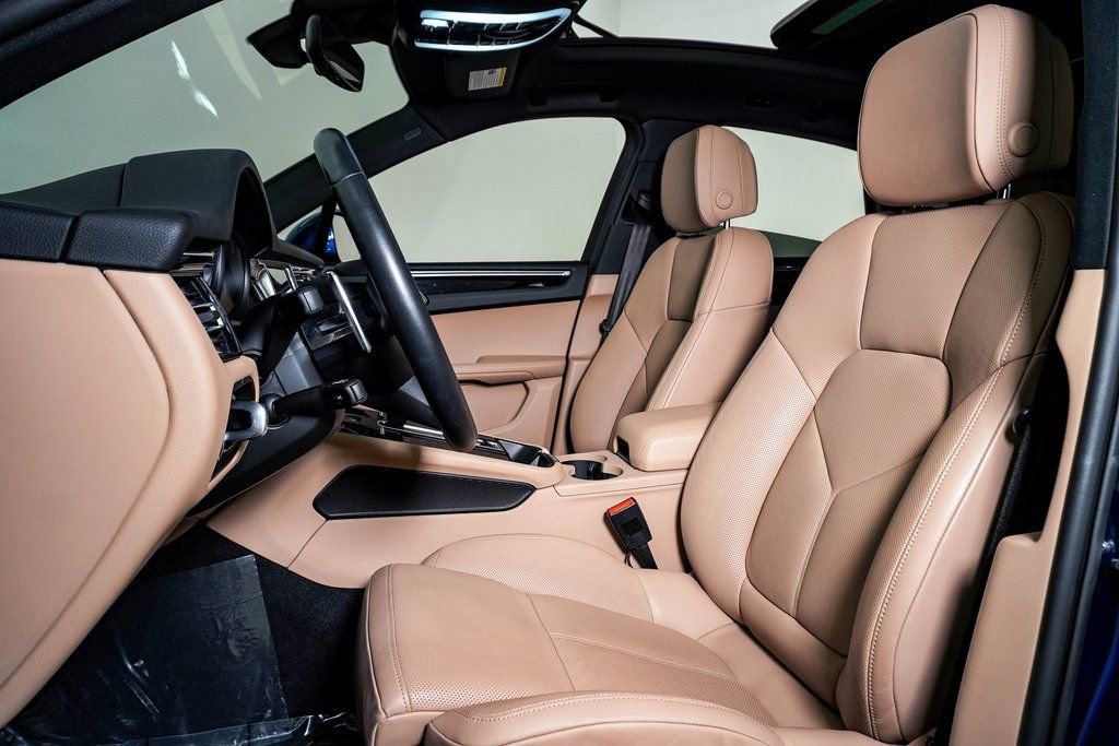 Certified 2025 Porsche Macan AWD/4WD image 5