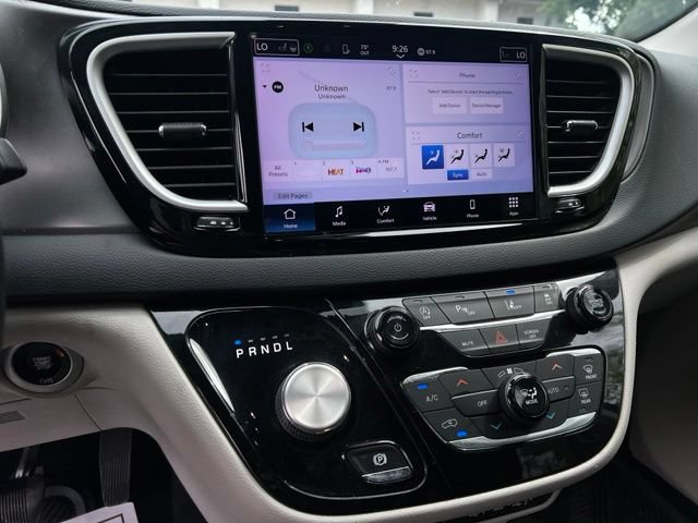 Used 2021 Chrysler Pacifica Touring-L FWD image 35