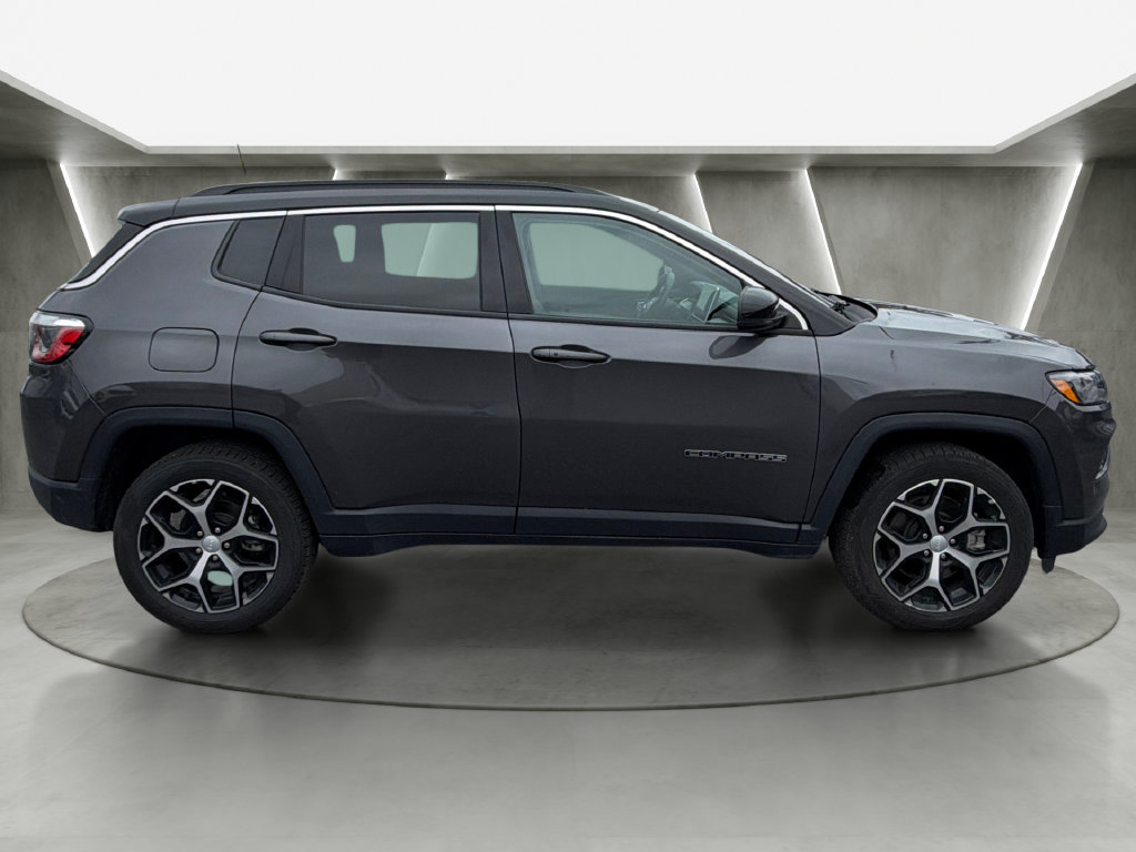 Used 2024 Jeep Compass Limited AWD/4WD image 2