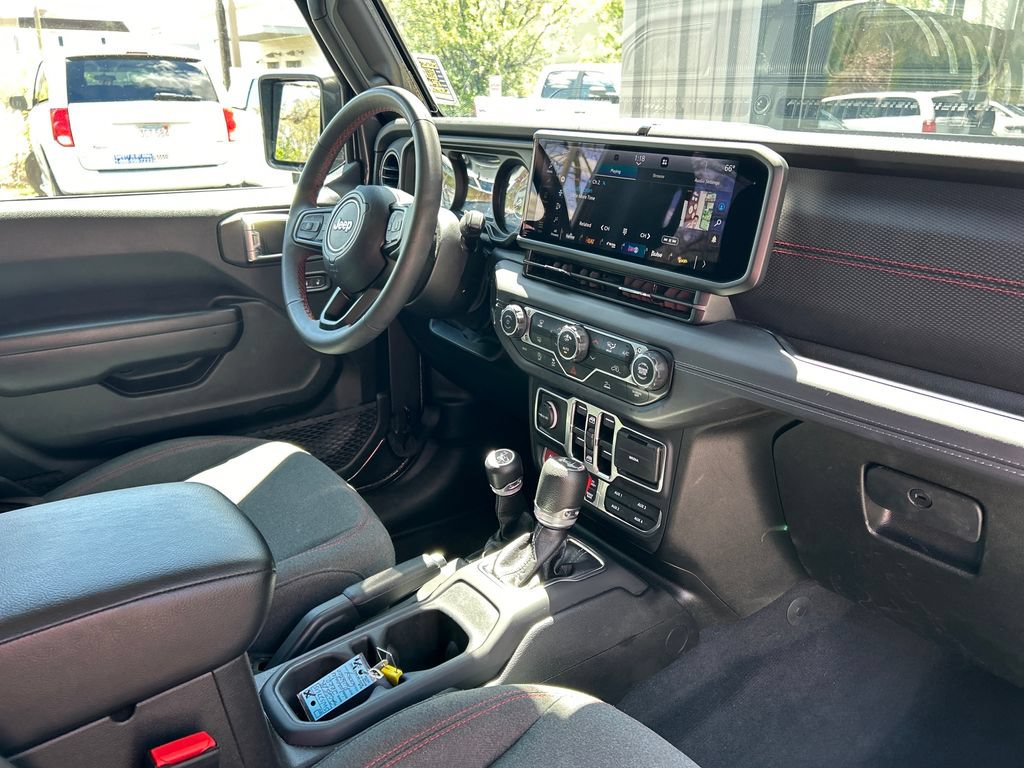 Certified 2025 Jeep Wrangler Unlimited Rubicon AWD/4WD image 35