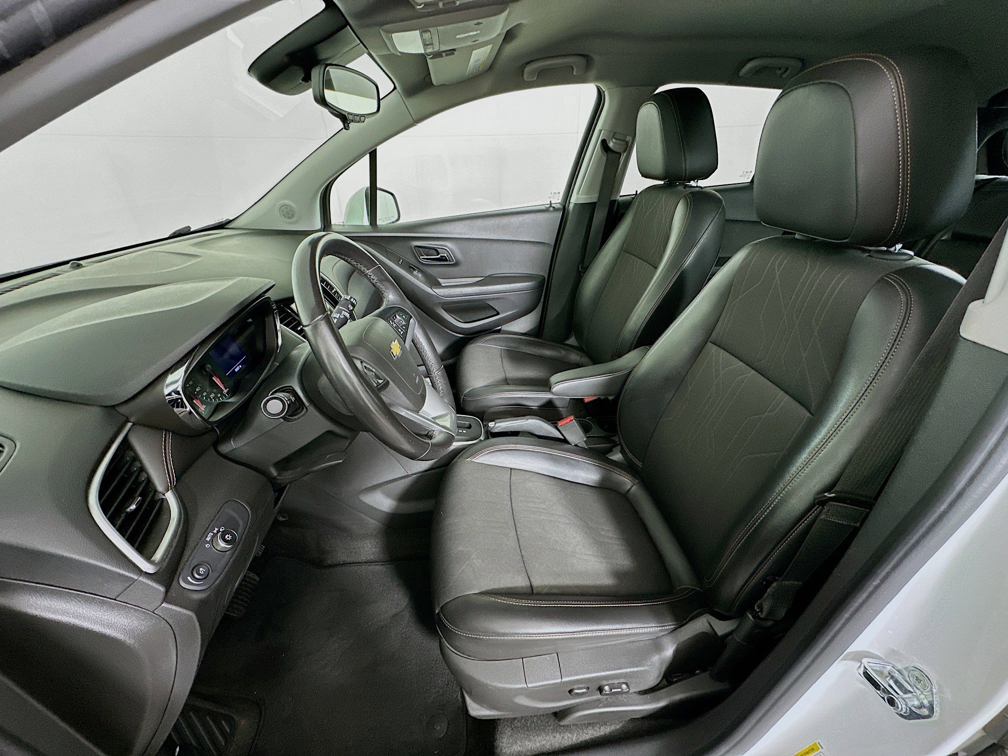 Used 2019 Chevrolet Trax LT w/ LT Convenience Package image 13