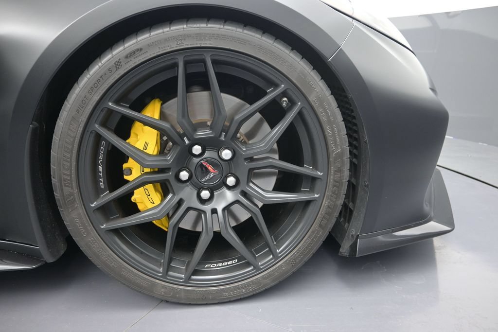 Used 2025 Chevrolet Corvette Z06 RWD image 9