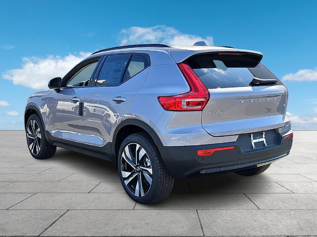 New 2026 Volvo XC40 B5 Plus w/ Climate Package AWD/4WD image 4