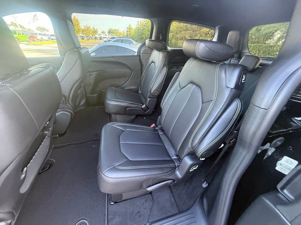 New 2026 Chrysler Pacifica Select image 24