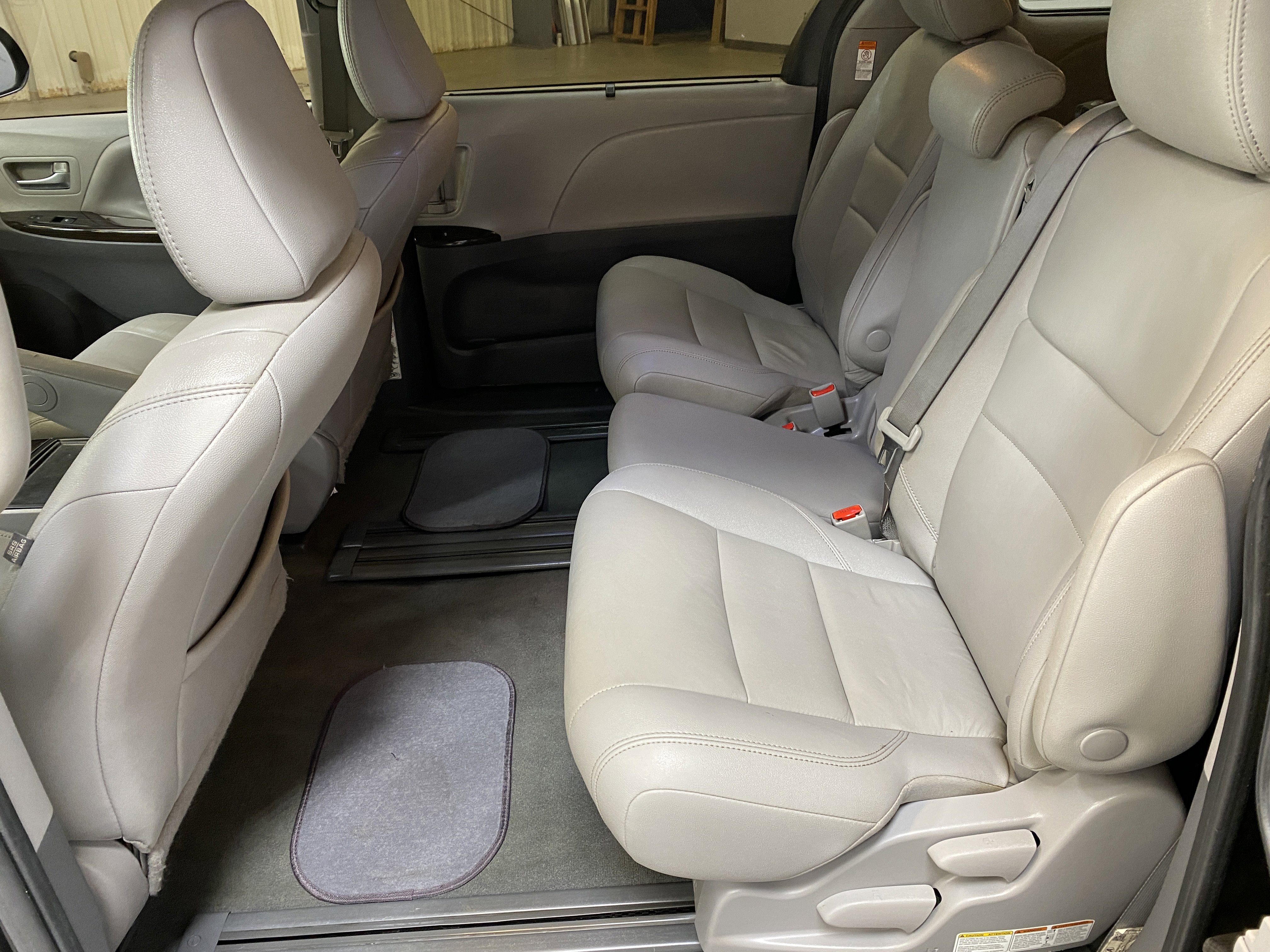 Used 2020 Toyota Sienna XLE w/ XLE Navigation Package image 23