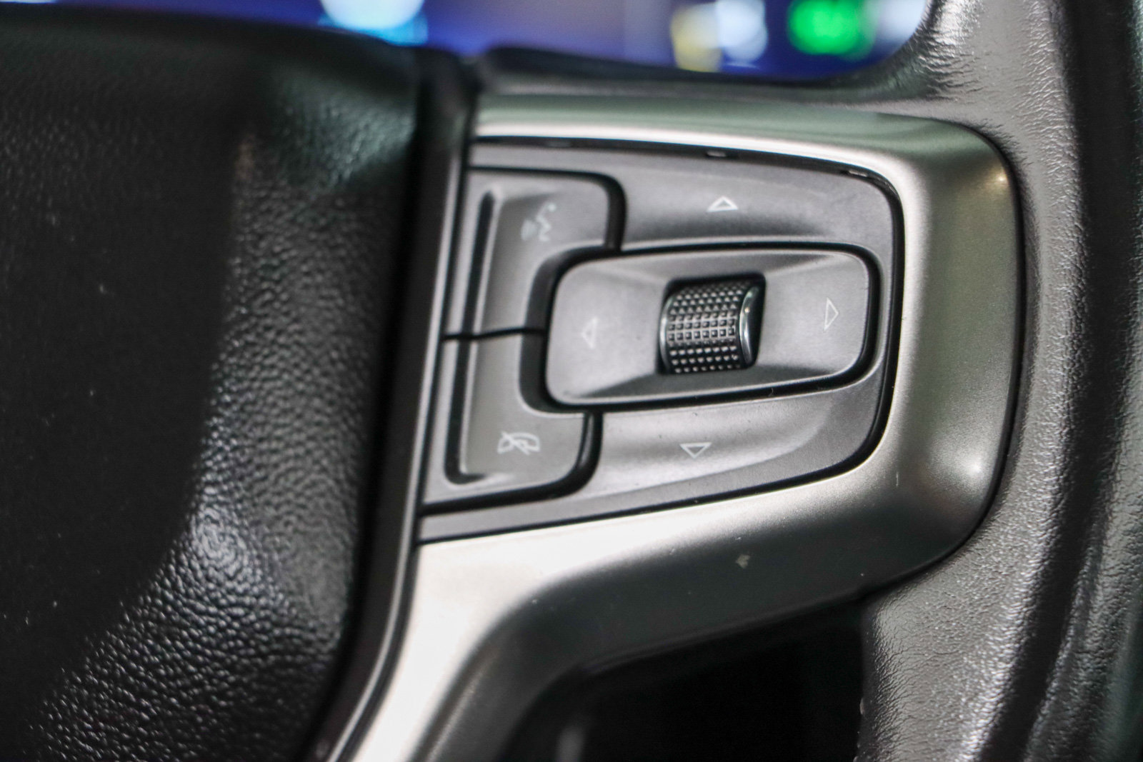 Used 2022 Chevrolet Tahoe Z71 w/ Luxury Package AWD/4WD image 15