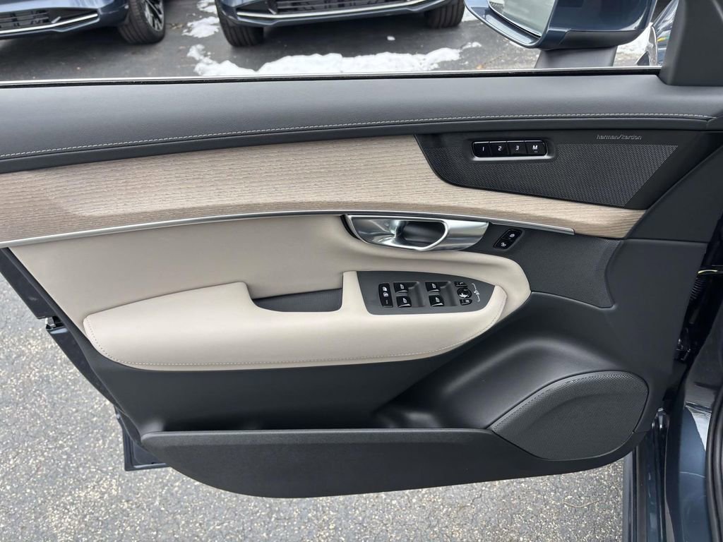New 2026 Volvo XC90 B5 Plus image 11