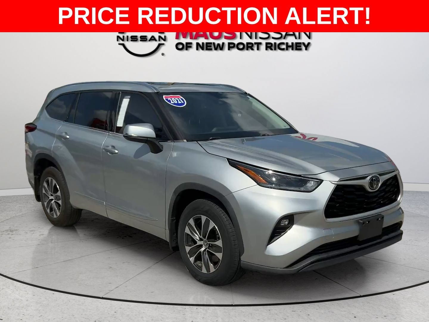 Used 2021 Toyota Highlander XLE AWD/4WD image 1