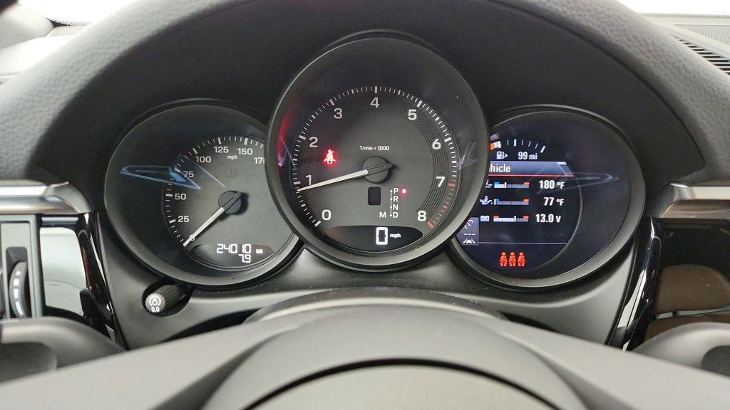 Used 2024 Porsche Macan image 15