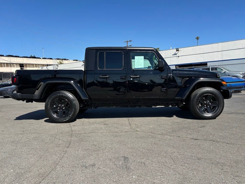 Used 2022 Jeep Gladiator Sport image 3