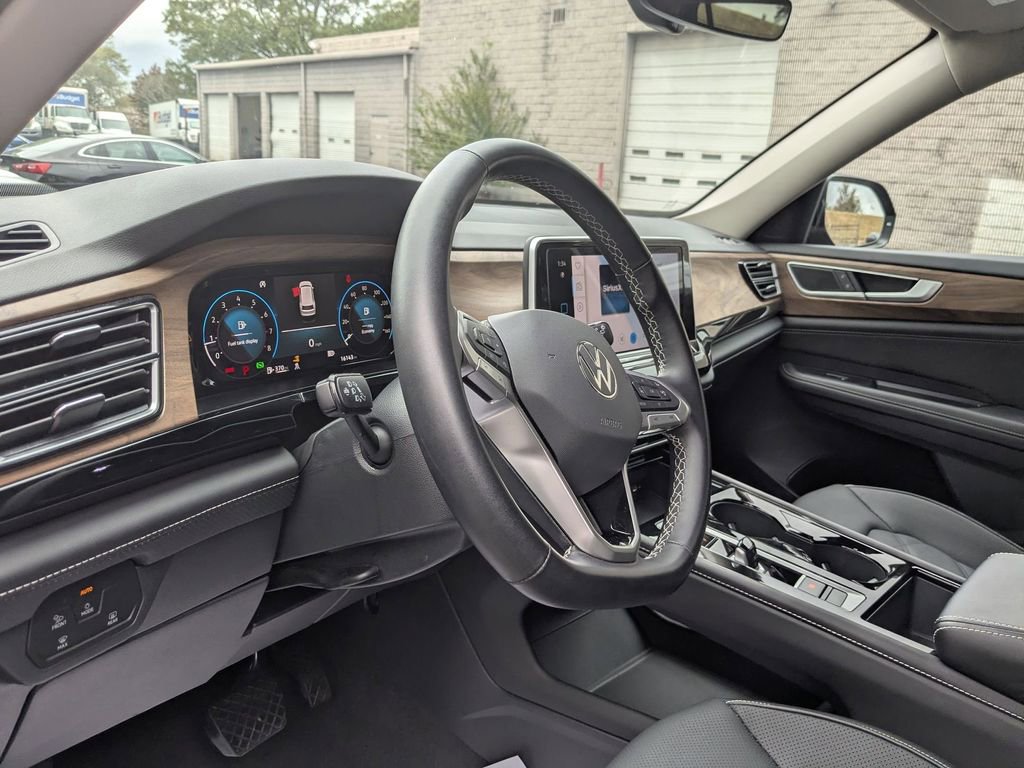 Used 2025 Volkswagen Atlas SE image 14