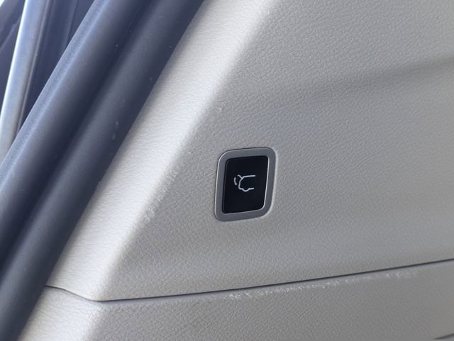 Used 2024 Chrysler Pacifica Touring-L image 13